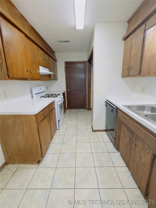 4909 S Gum Ave, Broken Arrow, OK 74011 - photo 6