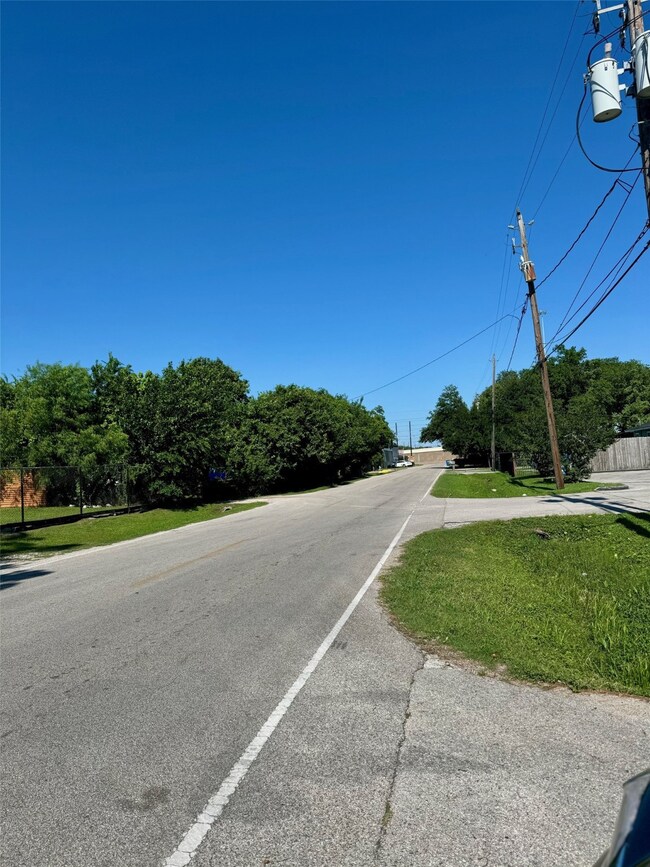 3611 Vivian Rd, Houston, TX 77093 - photo 2