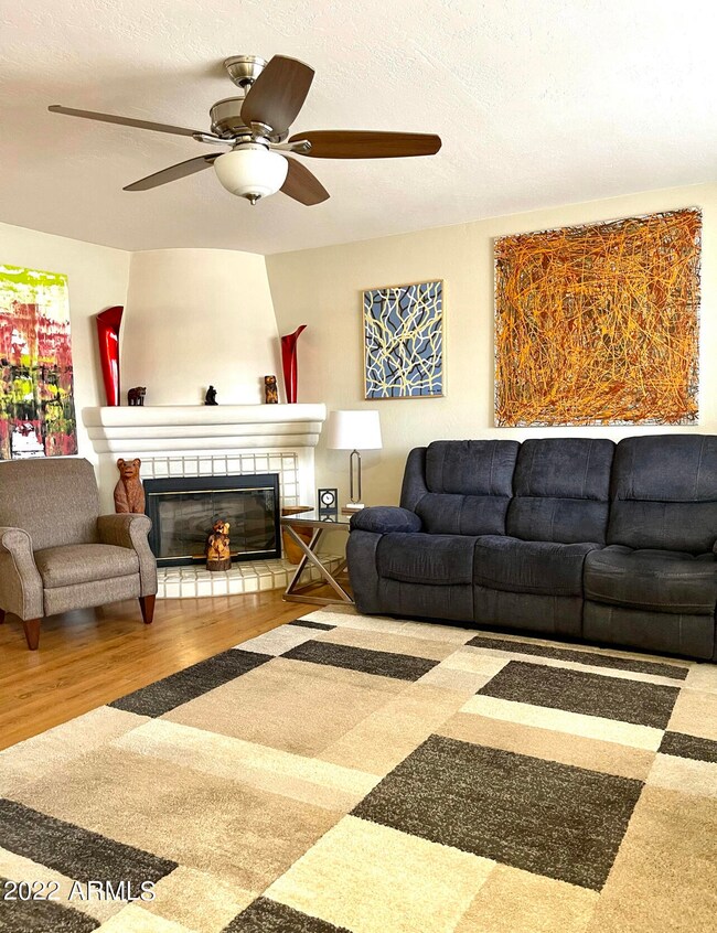 B9319563-C023-4617-BEA5-17AABA29D564_1_2