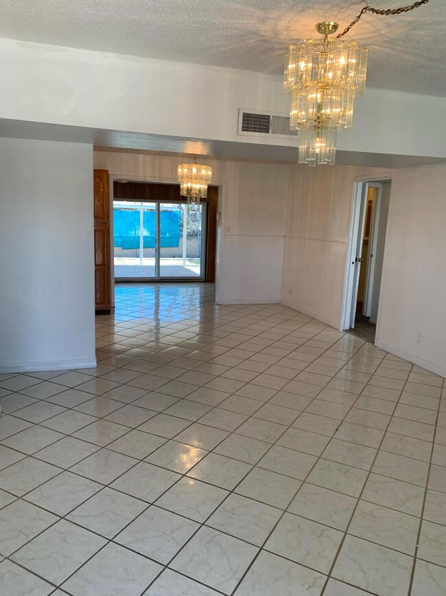 328 Mccarthy Ave, El Paso, TX 79915 - photo 2