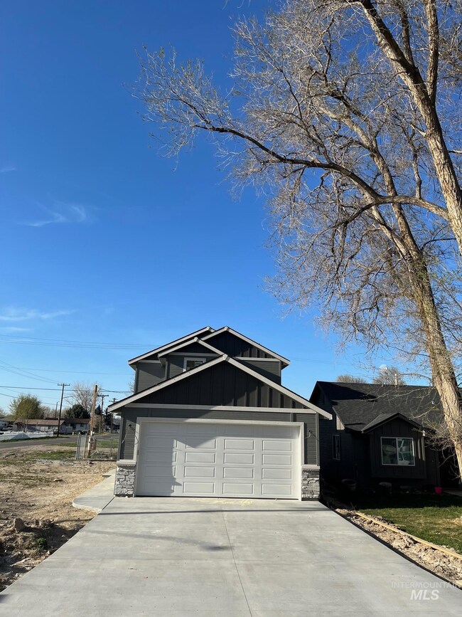 532 W Arizona Ave, Homedale, ID 83628 - photo 3