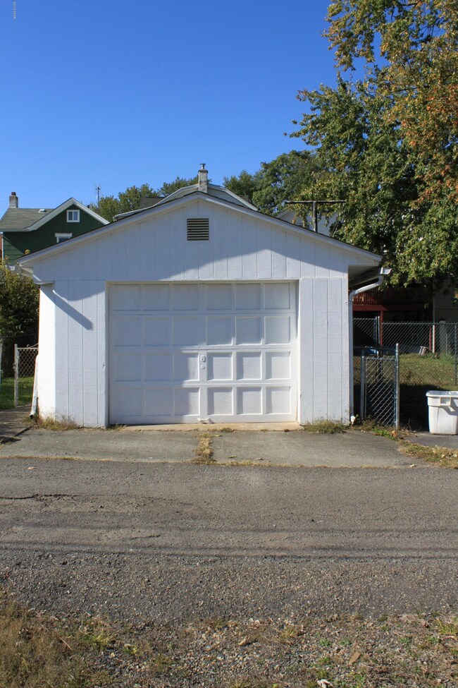 334 N Garfield Ave, Scranton, PA 18504 - photo 6