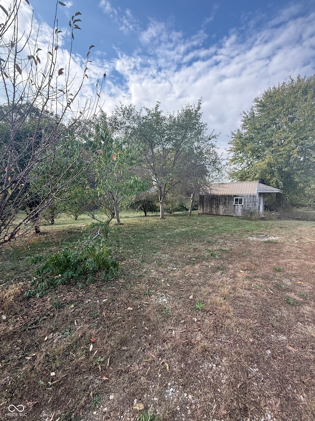 219 N Wabash St, Cayuga, IN 47928 - photo 2