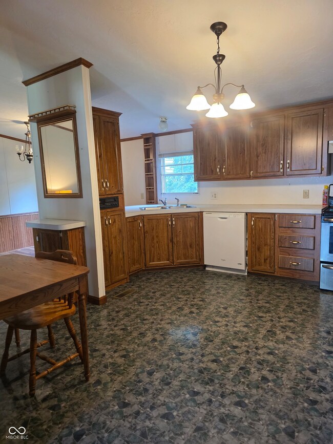 3955 Deer Ct, Columbus, IN 47201 - photo 7