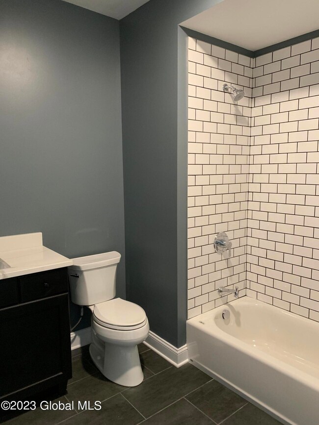 68 Putnam St unit 303, Saratoga Springs, NY 12866 - photo 4