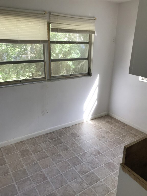 2906 Union Breakfast Area