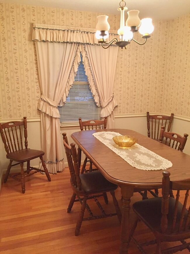 Dining Room with oak hardwood floors