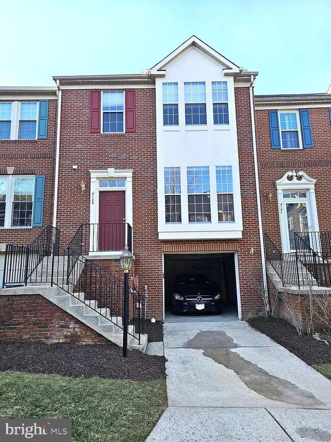 8105 Madrillon Springs Ln, Vienna, VA 22182 - photo 2