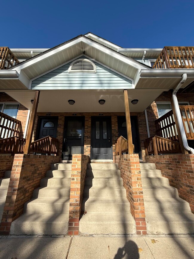 353 Pinewood Cir unit 72, Plymouth, MI 48170 - photo 2