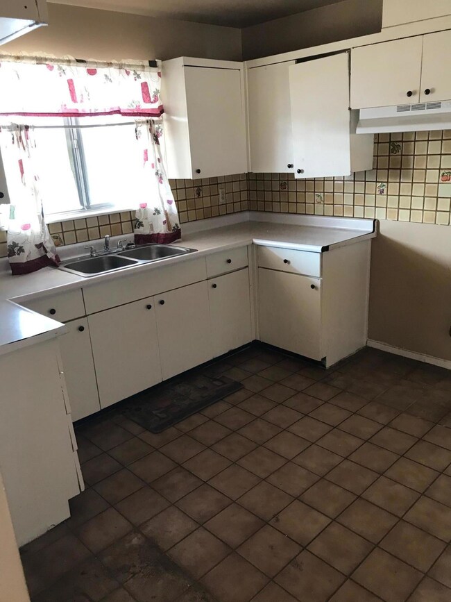 7835 Broadway Dr, El Paso, TX 79915 - photo 2