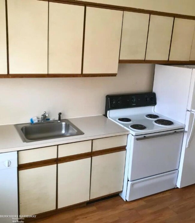 17030 Waterloo St, Grosse Pointe, MI 48230 - photo 6