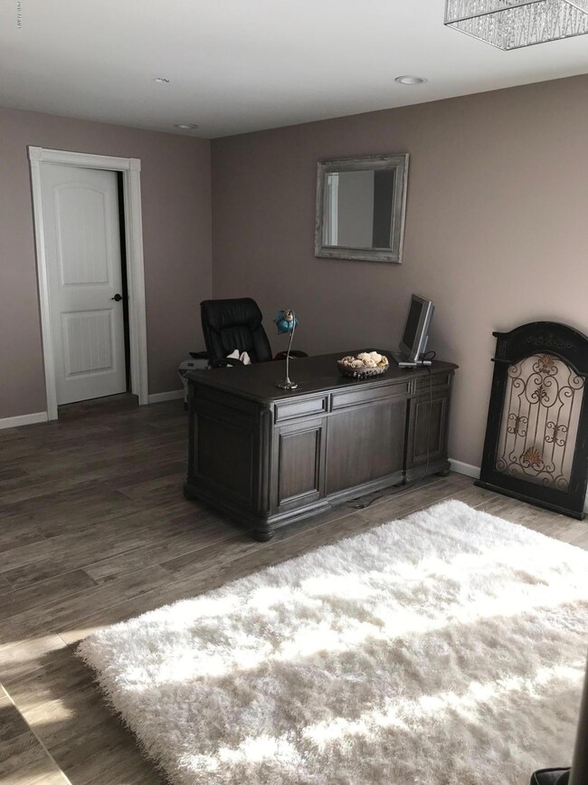 Den / office area