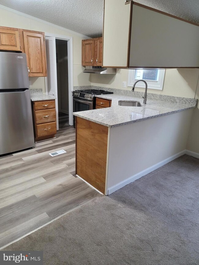 27145 Oaklawn Cir, Ruther Glen, VA 22546 - photo 4