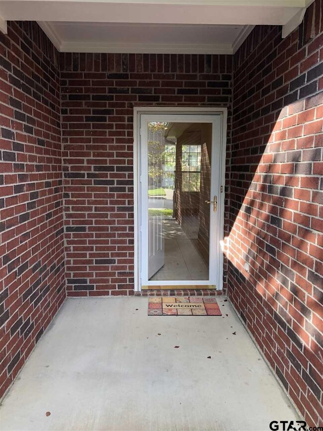 1919 1919 Hollyglen Dr, Tyler, TX 75703 - photo 2