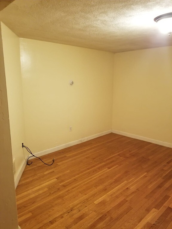 7 Russell St, Everett, MA 02149 - photo 5