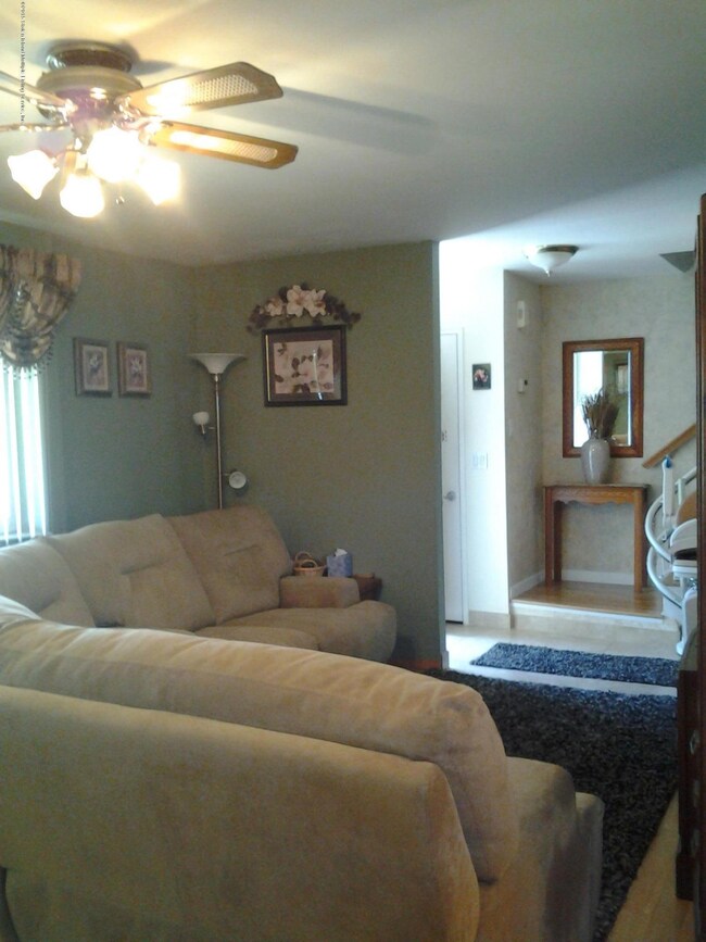 437 Willow Rd E unit 2, Staten Island, NY 10314 - photo 4