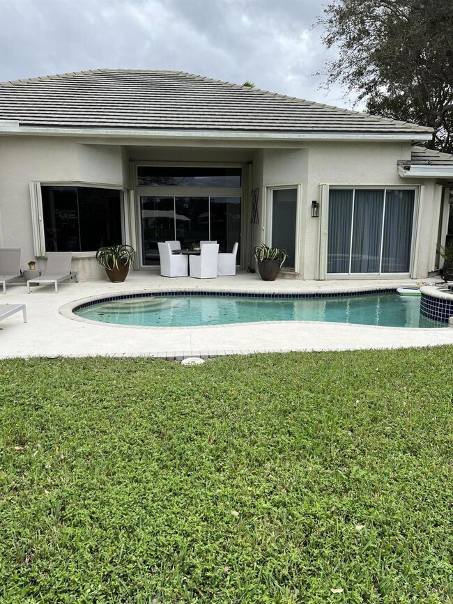 17 Bermuda Lake Dr, Palm Beach Gardens, FL 33418 - photo 7