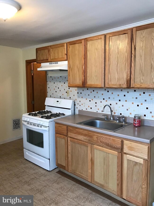 1371 Collings Rd, Camden, NJ 08104 - photo 3