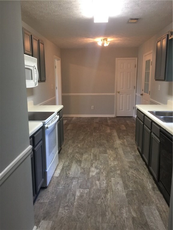 Eat in Kitchen with pantry