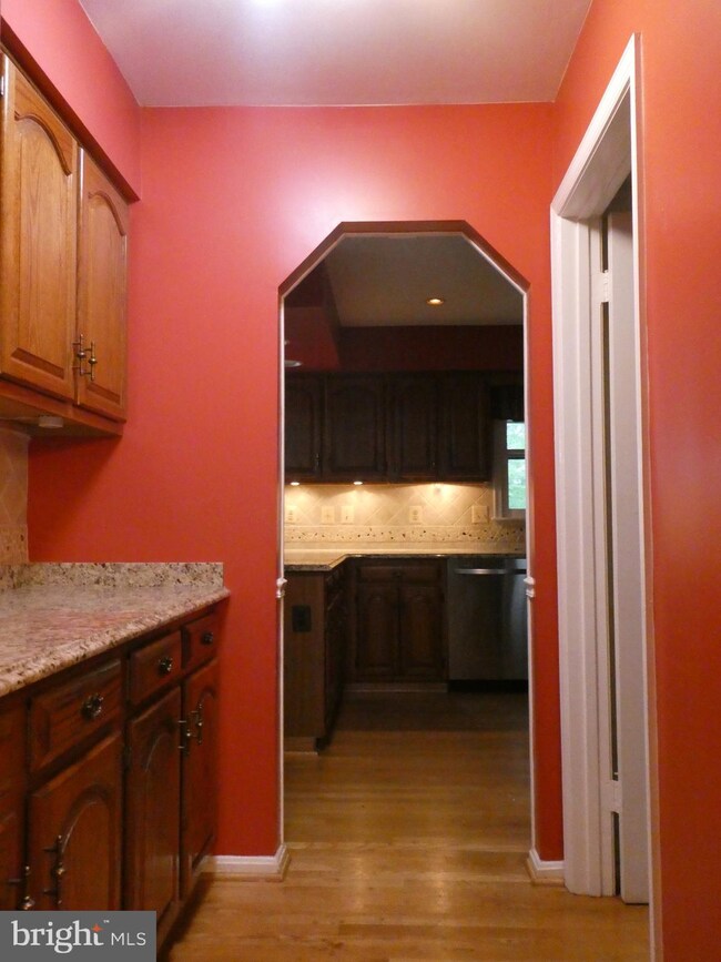3044 Brownstone Ct, Burtonsville, MD 20866 - photo 5