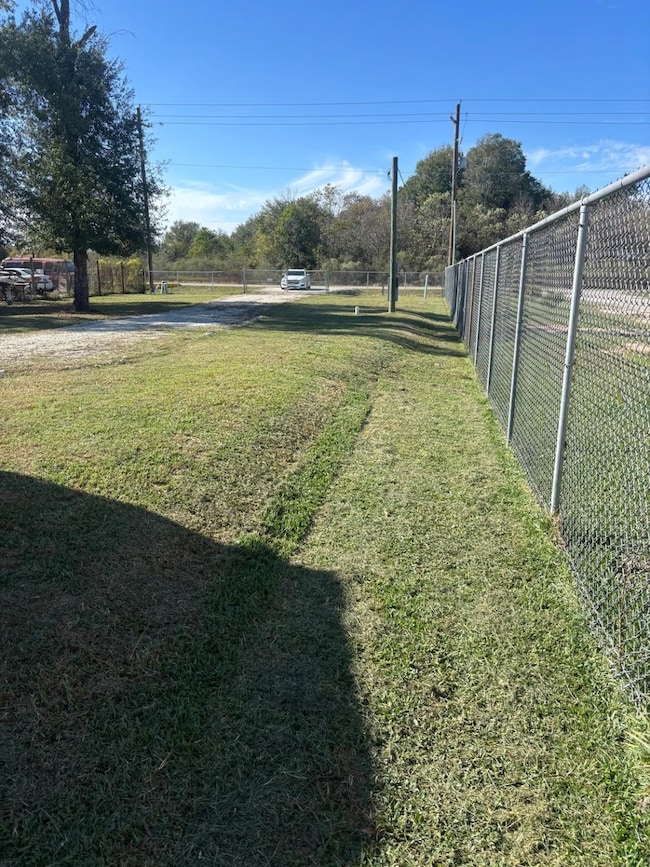 1032 Rd 3570, Cleveland, TX 77327 - photo 7