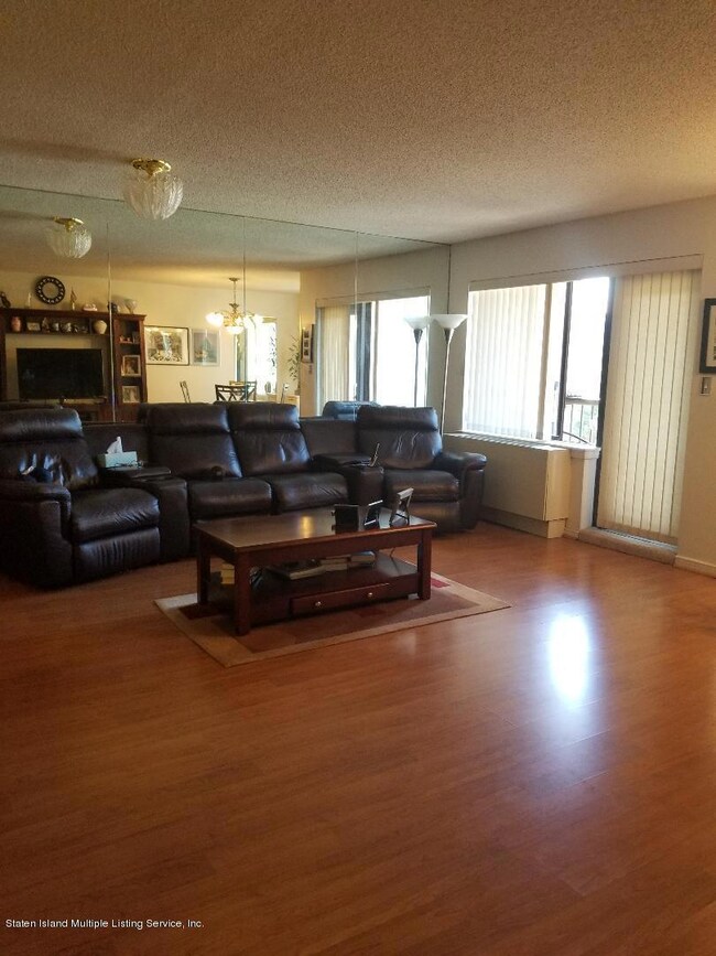Chestnut Hill at Essex Park unit 3J, Staten Island, NY 10314 - photo 4