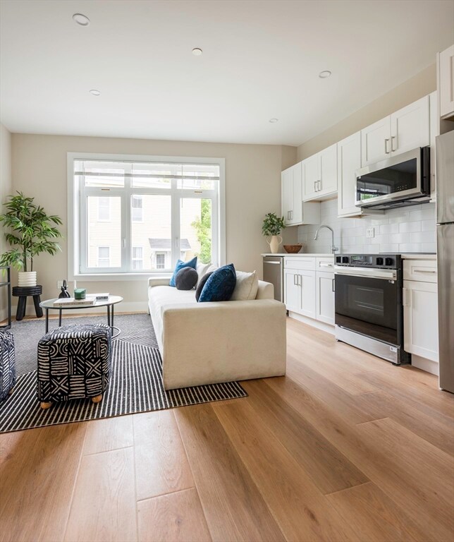 394 Mcgrath Hwy unit 401, Somerville, MA 02143 - photo 2