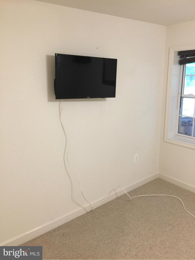 17301 Roundmont Place unit A, Round Hill, VA 20141 - photo 4