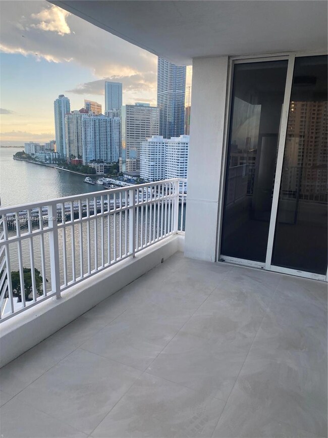 Courvoisier Courts unit 2010, Miami, FL 33131 - photo 5