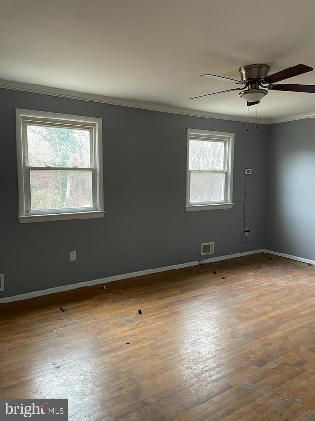 5605 Rollins Ln, Capitol Heights, MD 20743 - photo 6