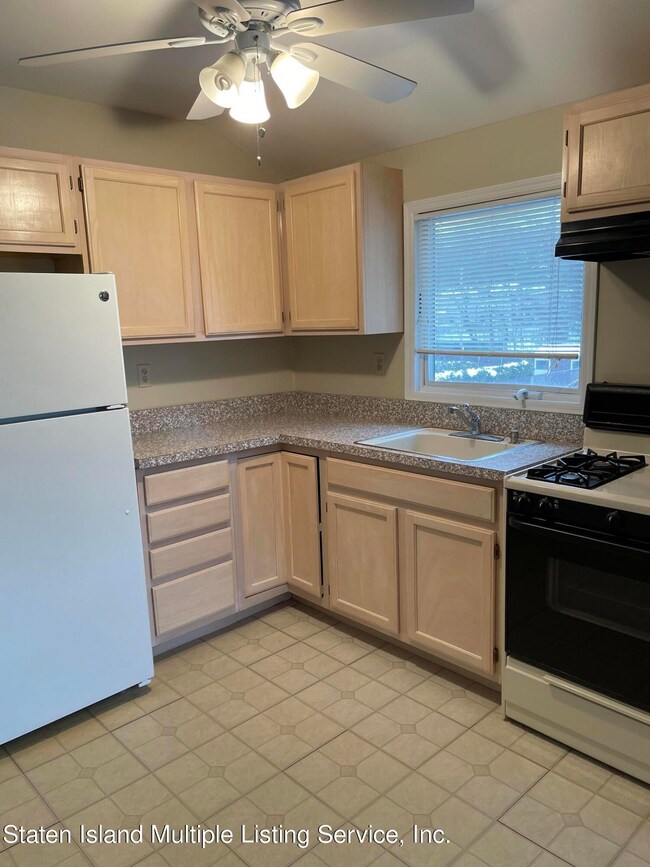 163 Fabian St unit 2, Staten Island, NY 10312 - photo 7