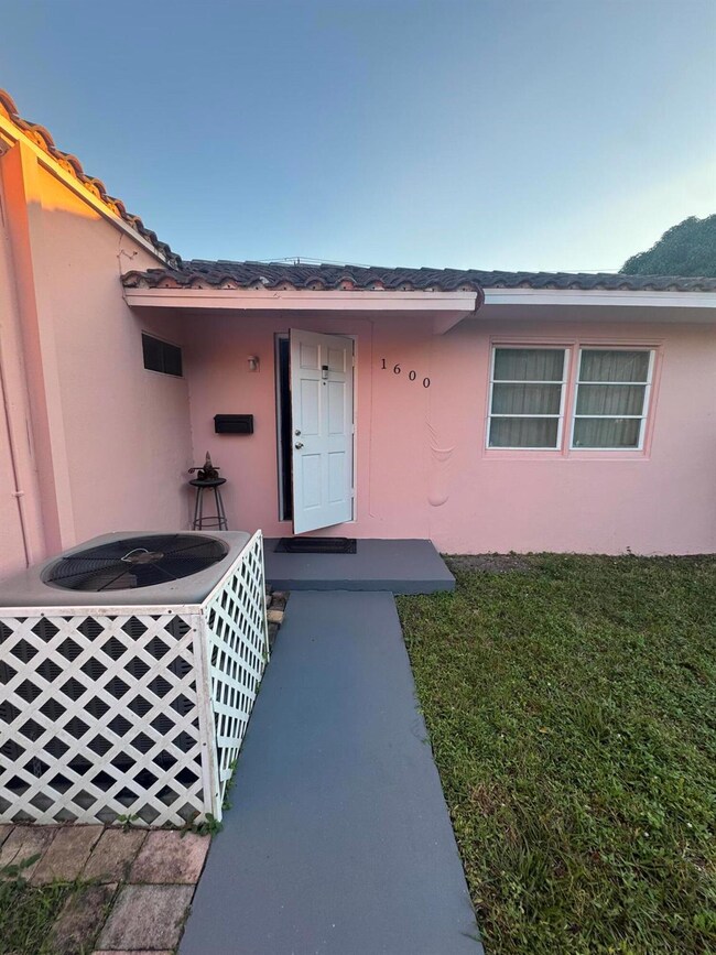 1600 Van Buren St, Hollywood, FL 33020 - photo 4