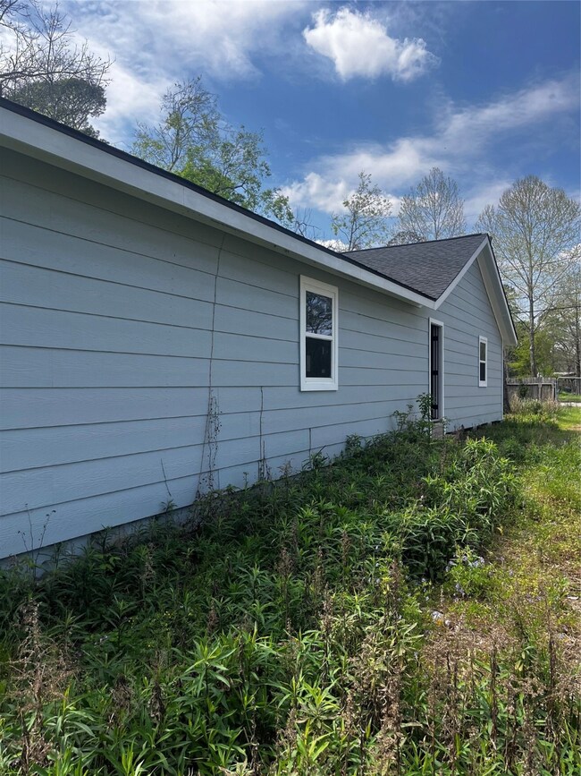 9406 Sherbourne St, Houston, TX 77016 - photo 3