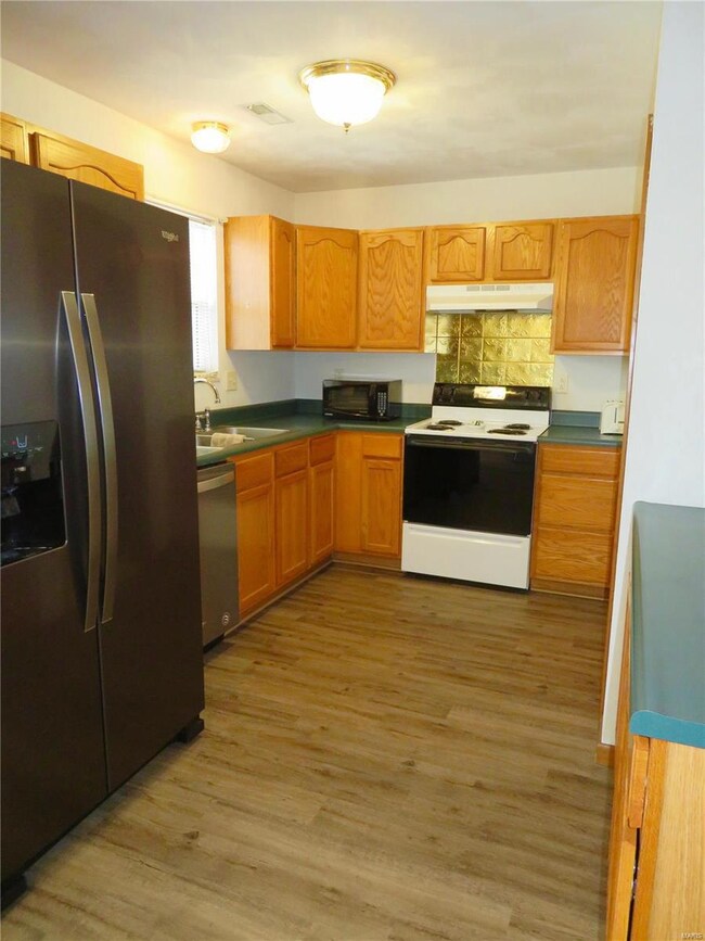 Kitchen with Appliances & Oak Cabinets