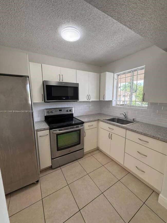 7785 W 30th Ct unit F202, Hialeah, FL 33018 - photo 3