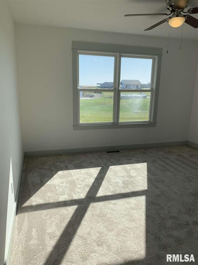 15 Cait Dr, Eldridge, IA 52748 - photo 4