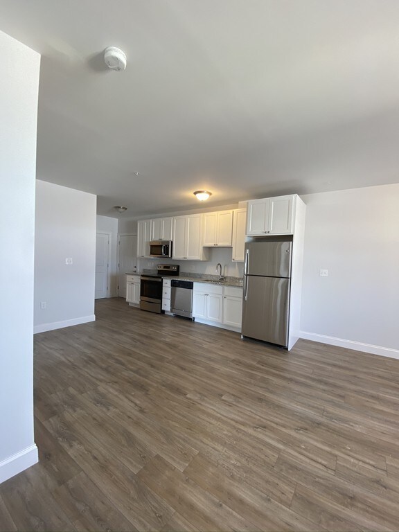 37 W Water St unit 4, Wakefield, MA 01880 - photo 4