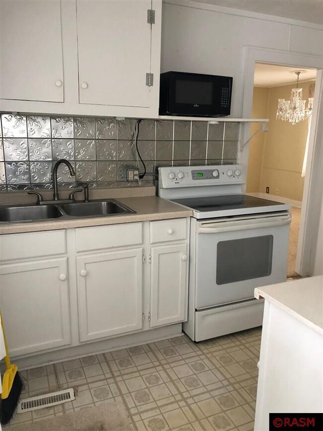 913 W Front St, Albert Lea, MN 56007 - photo 4