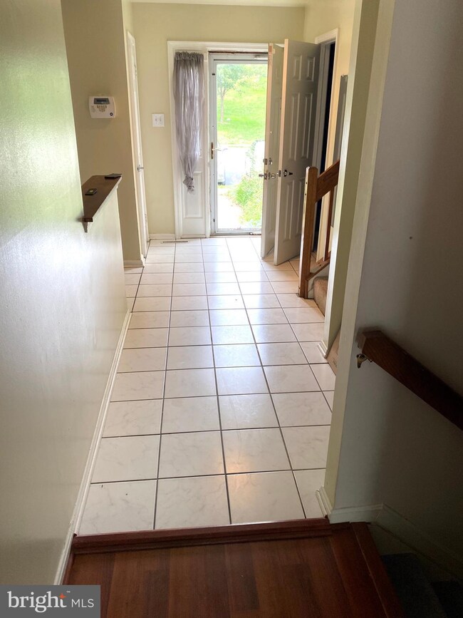 8014 Upperfield Ct, Owings Mills, MD 21117 - photo 3