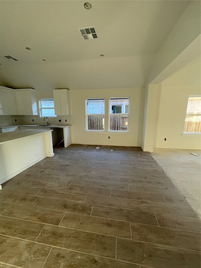 3130 Emerald Hills Dr, Angleton, TX 77515 - photo 4