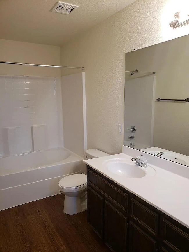 895 Twin Oaks Dr unit B, Temple, TX 76504 - photo 4