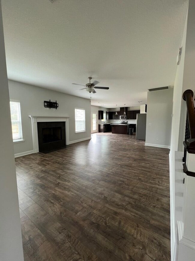 423 Fairview Cir, Hinesville, GA 31313 - photo 6