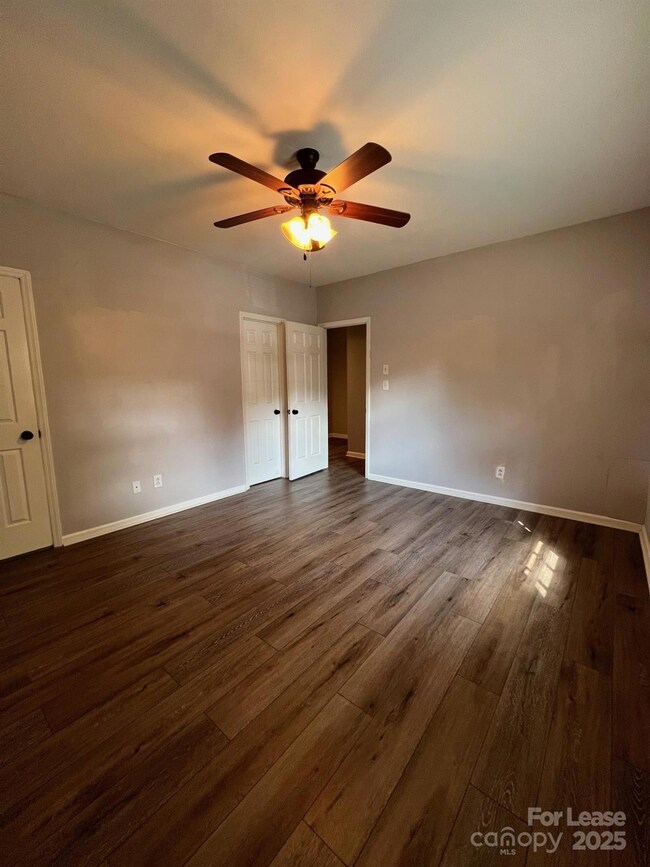 3218 Selwyn Farms Ln unit 1, Charlotte, NC 28209 - photo 5