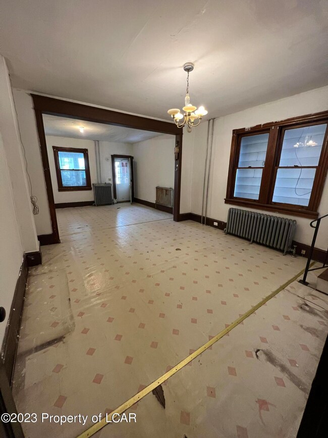 586 Lincoln St, Hazleton, PA 18201 - photo 2