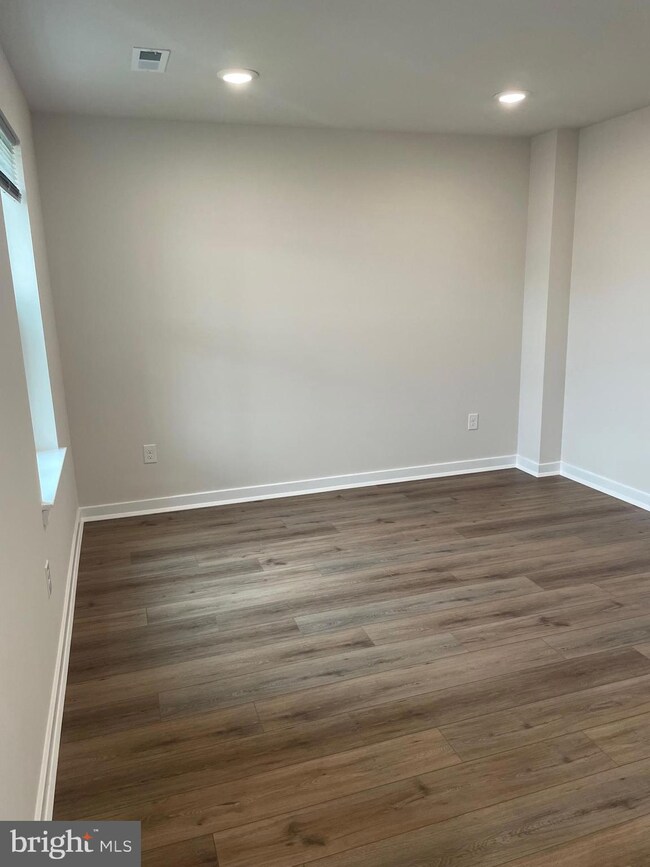 725 Peony Ln, Spring City, PA 19475 - photo 6