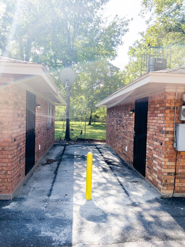 8312 1/2 Lavender St, Houston, TX 77016 - photo 3