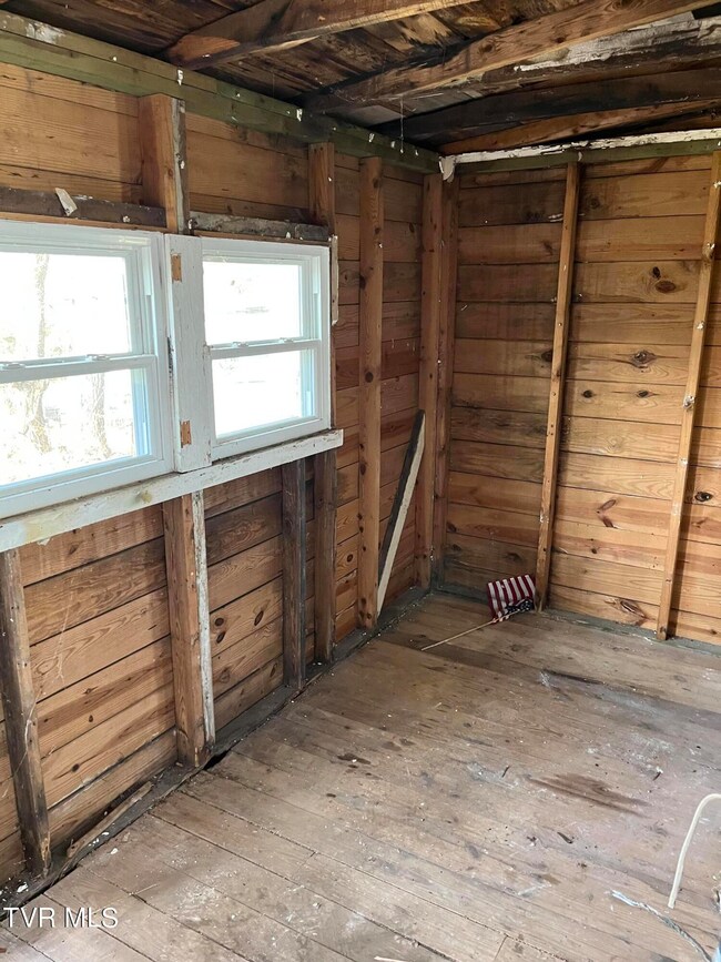 921 Hopson St, Johnson City, TN 37601 - photo 3