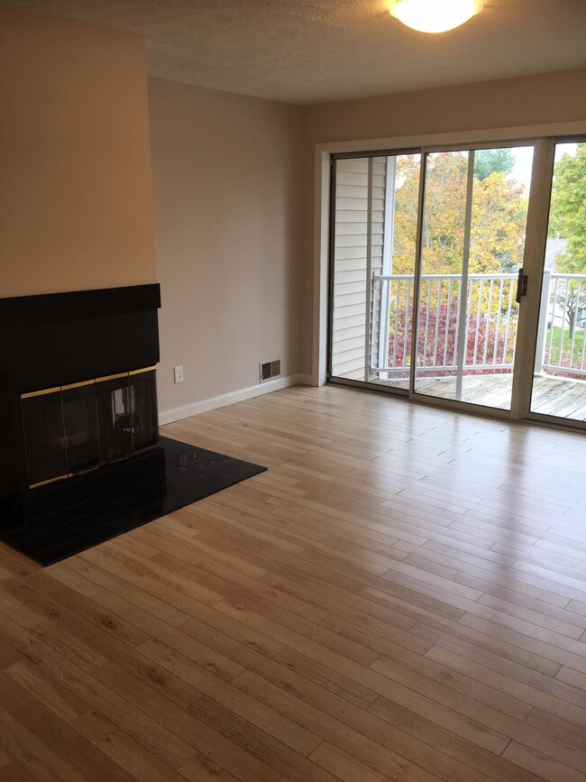 2 Galloway Rd unit 33, MerriMacK, NH 03054 - photo 5