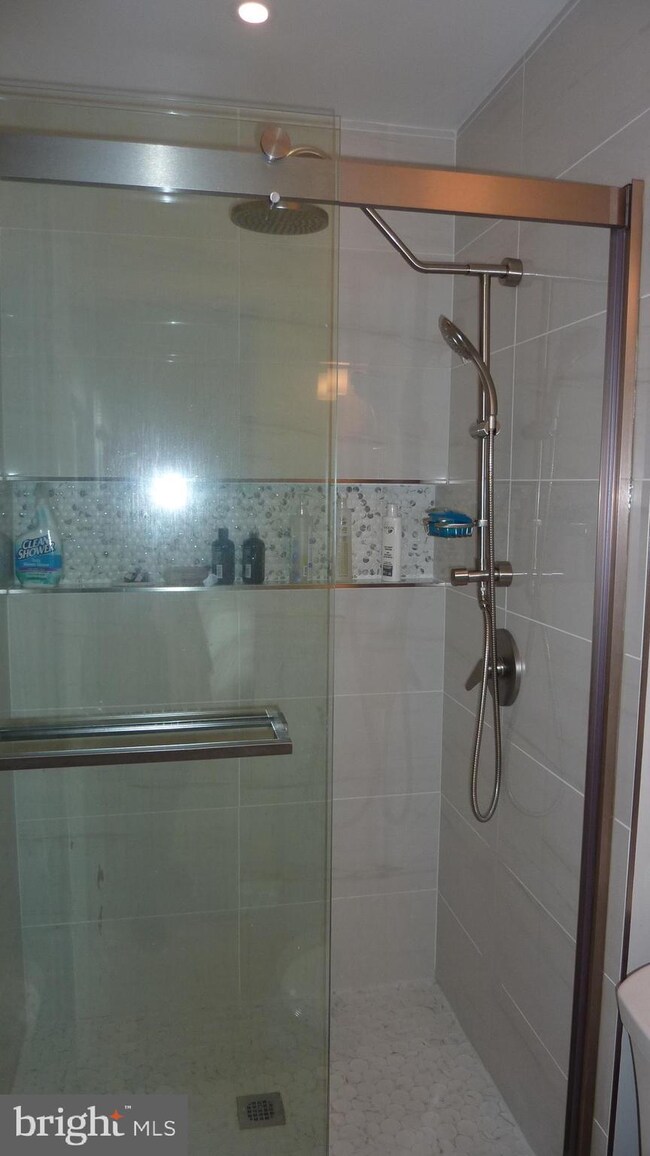 12024 Trossack Rd, Herndon, VA 20170 - photo 7