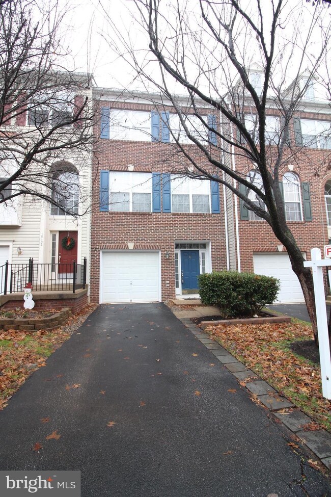 10190 Pale Rose Loop, Bristow, VA 20136 - photo 2